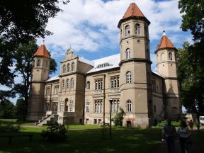 Neorenesansowy pałac z lat 1856-1859 w Dąbrówce Wielkopolskiej