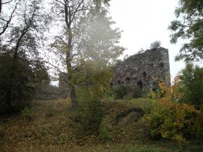 Ruiny zamku krzyackiego w pobliskim Papowie Biskupim