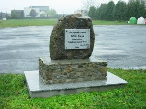 Kamień upamiętniający siedemsetlecie Polskiej Nowej Wsi